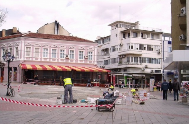 До дни започва полагане на настилка на площад Независимост