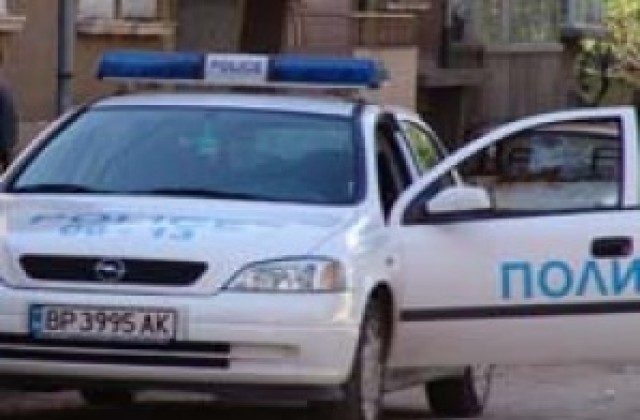 Лек автомобил се заби в градски автобус в Сливен