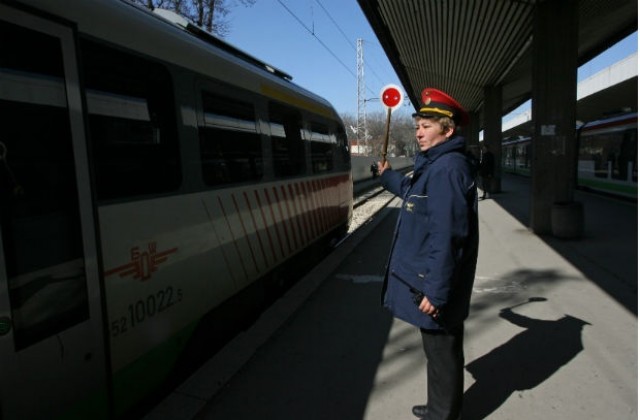 БДЖ спира неефективни влакове заради орязана субсидия