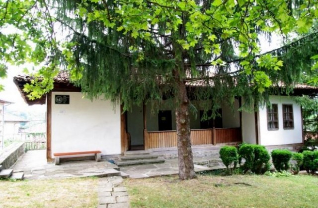 Рекорден брой туристи посетили Елена