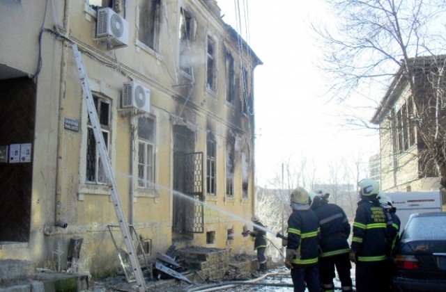 Пожарът на ул.Панагюрище (СНИМКИ)