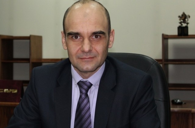 Николай Сираков с приемна в Севлиево