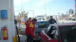 НАП Митниците и МВР проверяват ведомствени бензиностанции