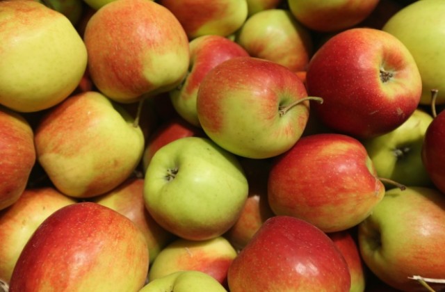 Учени установиха какво причинява кафявите точки по ябълките