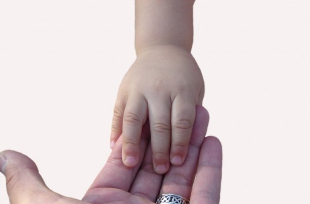 Българите склонни да осиновяват деца с увреждания