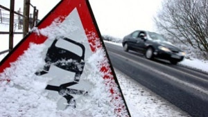 Пътищата във Варненско мокри и заледени