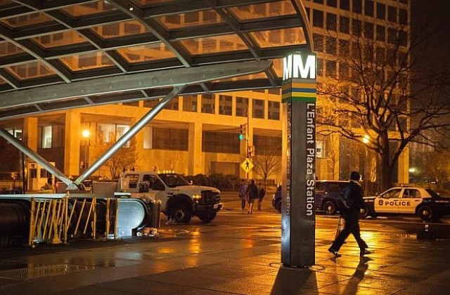 Един загинал и десетки пострадали заради дим в метрото във Вашингтон