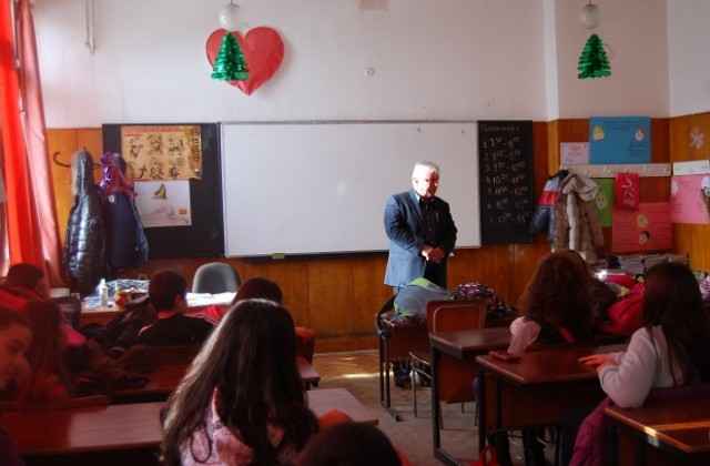 Депутат се срещна със седмокласници