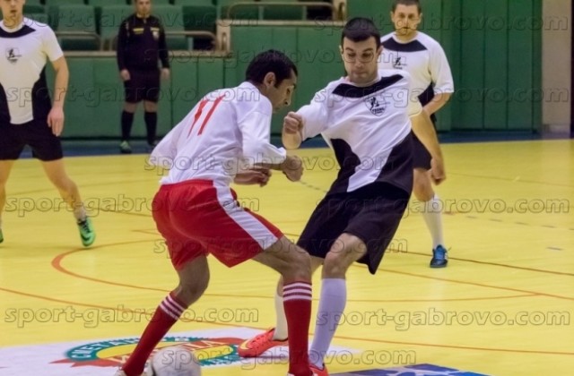 Ну Папа, Гарант-Young stars и Веспа тръгнаха с победи