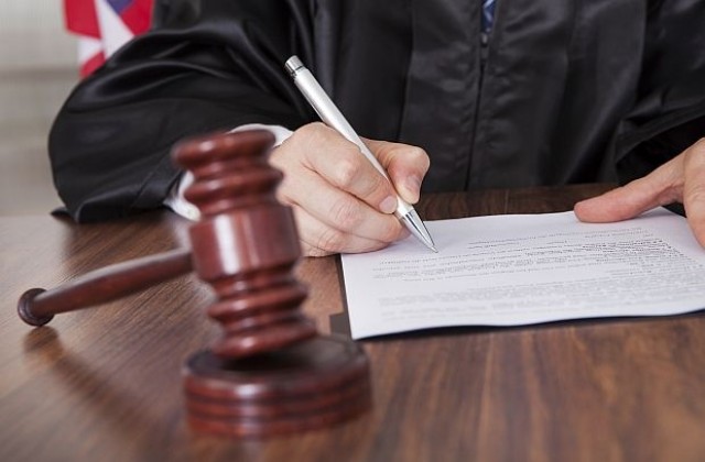 Затвор за французи, оправдавали кървавите атентати в Париж