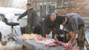 Заклано прасе предизвика скандал в село Извор