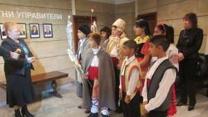 Деца пресъздадоха традиционни танци и песни за Василица