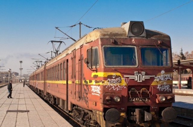 Синдикалисти бранят с протест съкратените в БДЖ