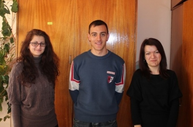 Трима младежи започнаха работа в община Елена по Старт в кариерата