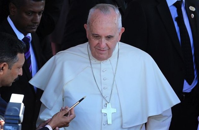 Папа Франциск: Не можеш да си правиш шеги с вярата