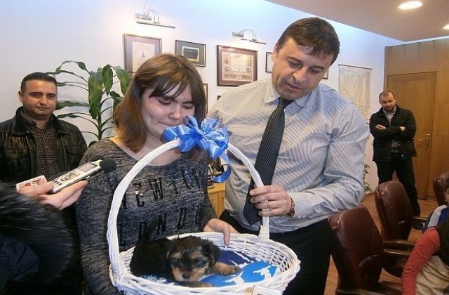 Кметът сбъдва детски коледни желания