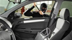 Само за ден крадци задигнаха акумулатори и CD плеъри от