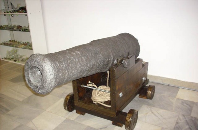 Музеят в Добрич показва реставрирано морско оръдие от 18 век