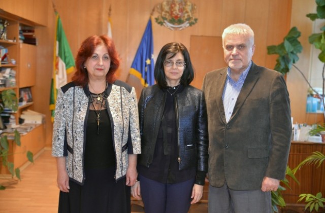 Кметът призова Кунева да работи за методология за такса смет