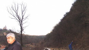 Алпинисти разчистват пътя под Трапезица