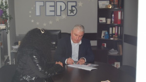 Граждани питаха депутат за програмата за безплатно саниране на жилища