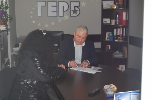 Граждани питаха депутат за програмата за безплатно саниране на жилища