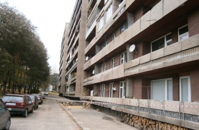 Областният управител на национална среща за санирането на блоковете