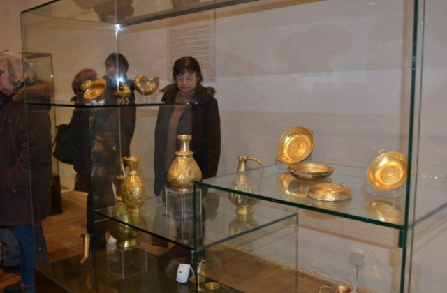 Откриха изложбата със съкровищата на хан Кубрат и хан Аспарух