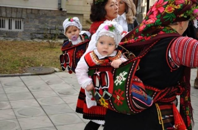 6 двойки близнаци за година в Разложко