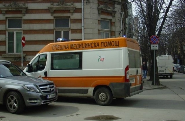 Възрастна жена и девойка пострадаха при катастрофи