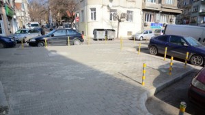 Готов е новият тротоар до Ритуална зала СНИМКИ