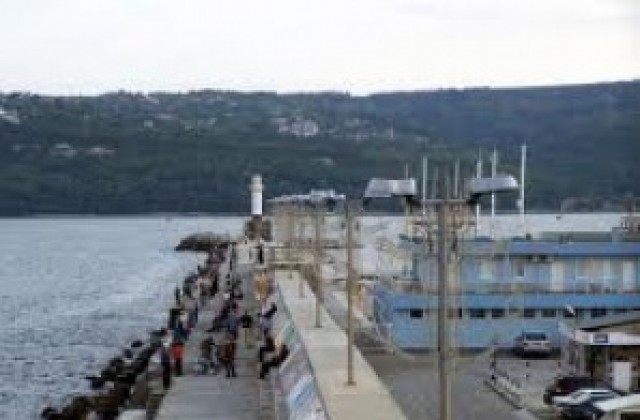 Пристанището затвори заради мъгла