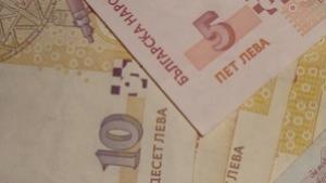 Превеждат помощите за отопление