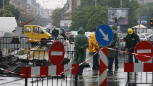 Дупки и пукнатини в столицата се запълват със специална зимна