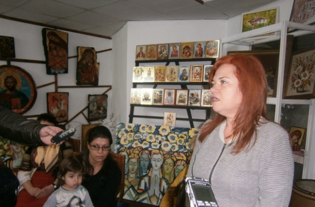 Пресъздадоха обичаят Бабинден в Кюстендил