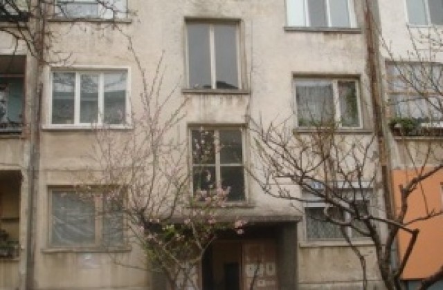 В Свищов разясняват новата програма за саниране на срещи с домоуправителите по квартали