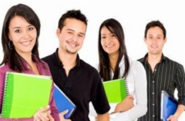 Читалище „Братство-Кюстендил приема документи за кандидатстудентската кампания