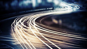 Учени забавиха скоростта на светлината