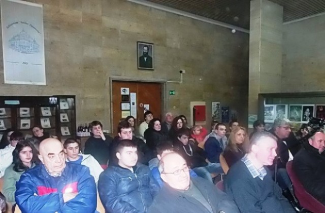 Издателство представи продукцията си в библиотеката