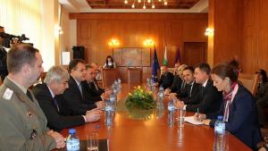 Кметът Даниел Панов посрещна министъра на отбраната постави три важни