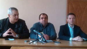 Депутати застанаха зад др Пандев