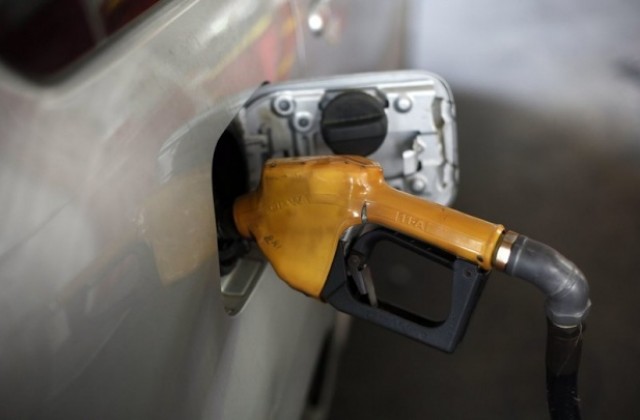 Очакват с 30% по-ниска цена на петрола през 2015-а