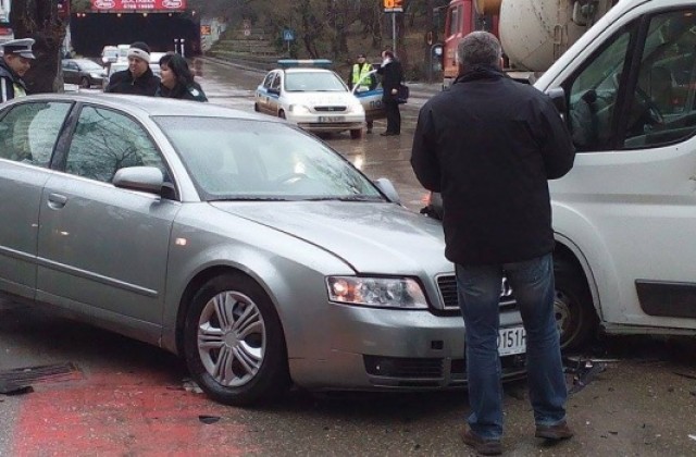 Катастрофа блокира бул. Приморски