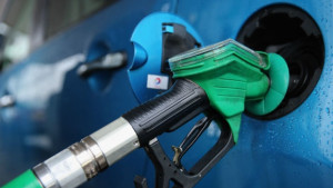 Сривът в цената на петрола отваря дупка в бюджета