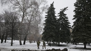 Дядо Мраз с пола кръстосва Източна Украйна за да помага