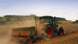 Изплащат близо 950 млн лв субсидии на фермерите