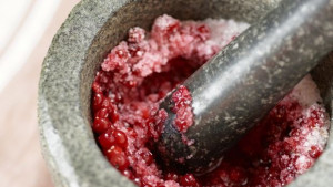 Учени обучиха с видеоклипове робот да готви като човек