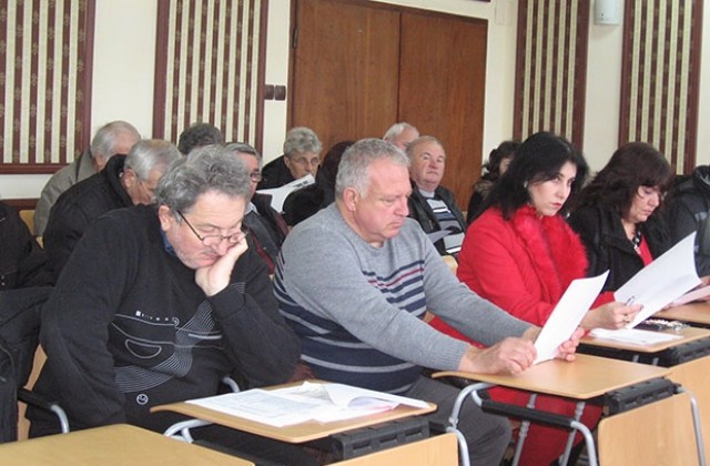 Довършват Многофункционалната спортна зала в Мездра