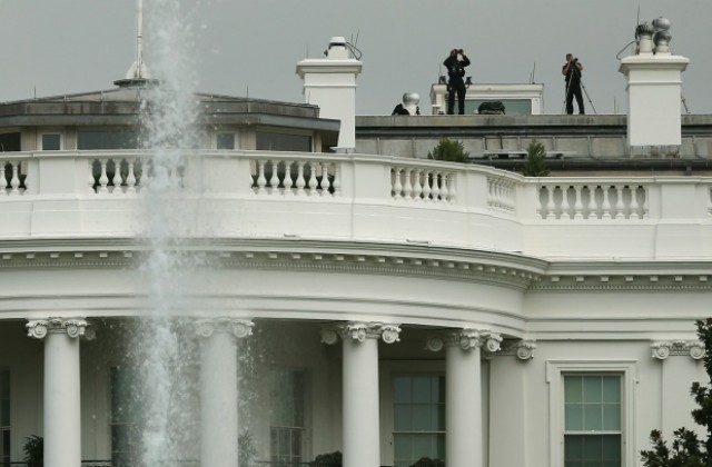 Малък дрон вся паника около Белия дом