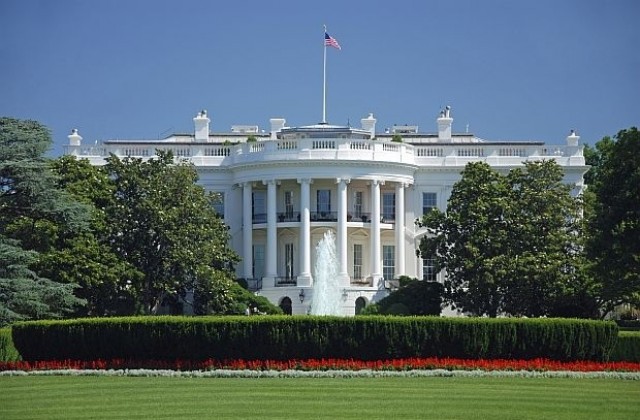 Дрон се разби на моравата пред Белия дом